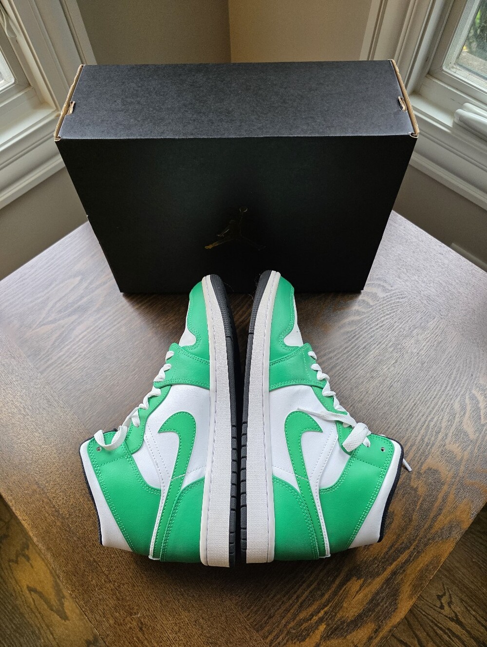 Nike Air Jordan 1 Mid 'Lucky Green' Spring 2023 - Picture 6 of 10